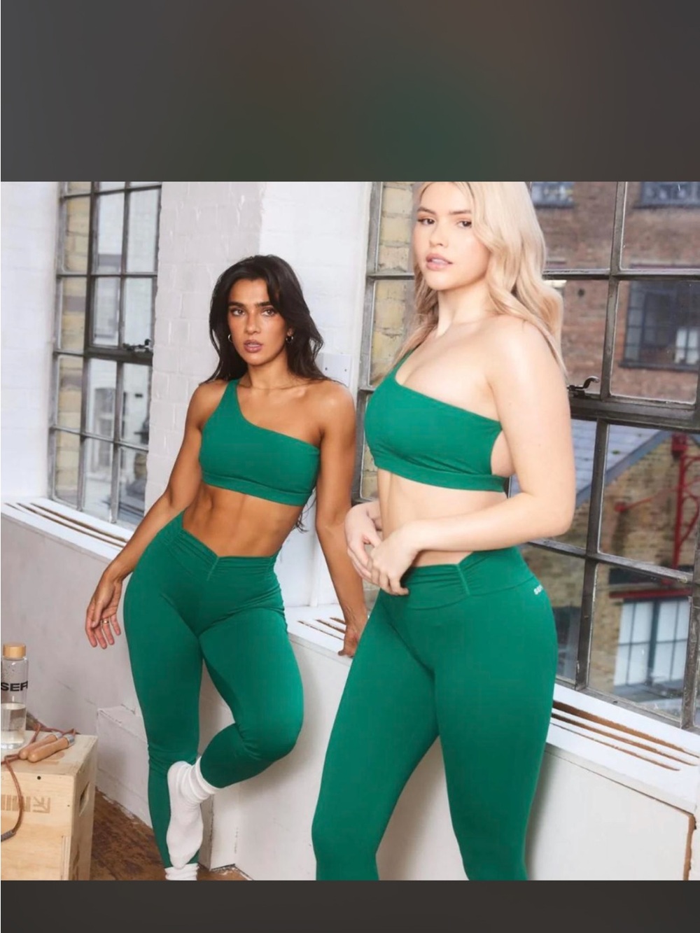 High-Waist Green Leggings with Ruched Waistband